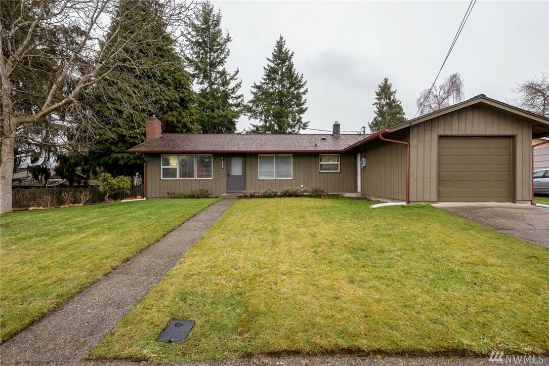 Property Photo:  800 N 21st St  WA 98273 