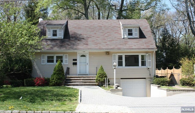 Property Photo:  35 Knickerbocker Rd  NJ 07627 