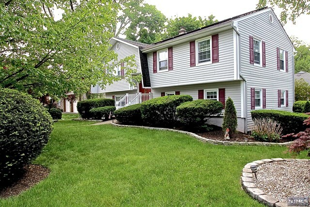 Property Photo:  3-44 Saddle River Road  NJ 07410 