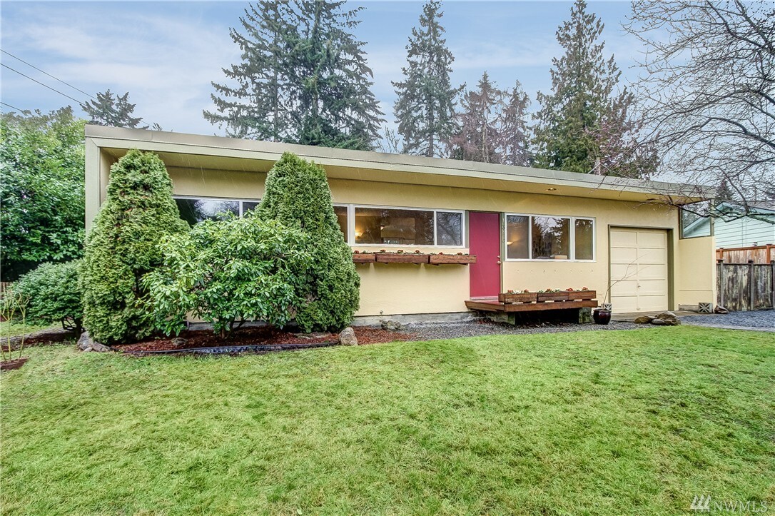 Property Photo:  1326 N 160th St  WA 98133 