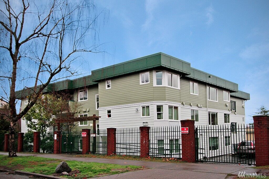 Property Photo:  1819 E Denny Wy 205  WA 98122 