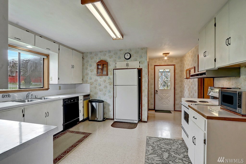 Property Photo:  1909 Summit Ave  WA 98201 