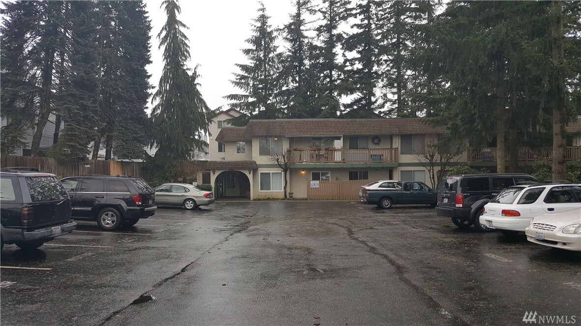 Property Photo:  8911 Holly Dr #206 Everett Wa 206  WA 98208 