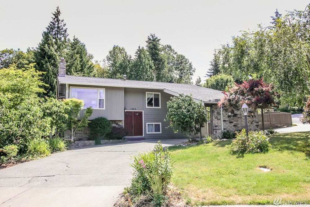 Property Photo: 1206 Kenoyer Dr WA 98229