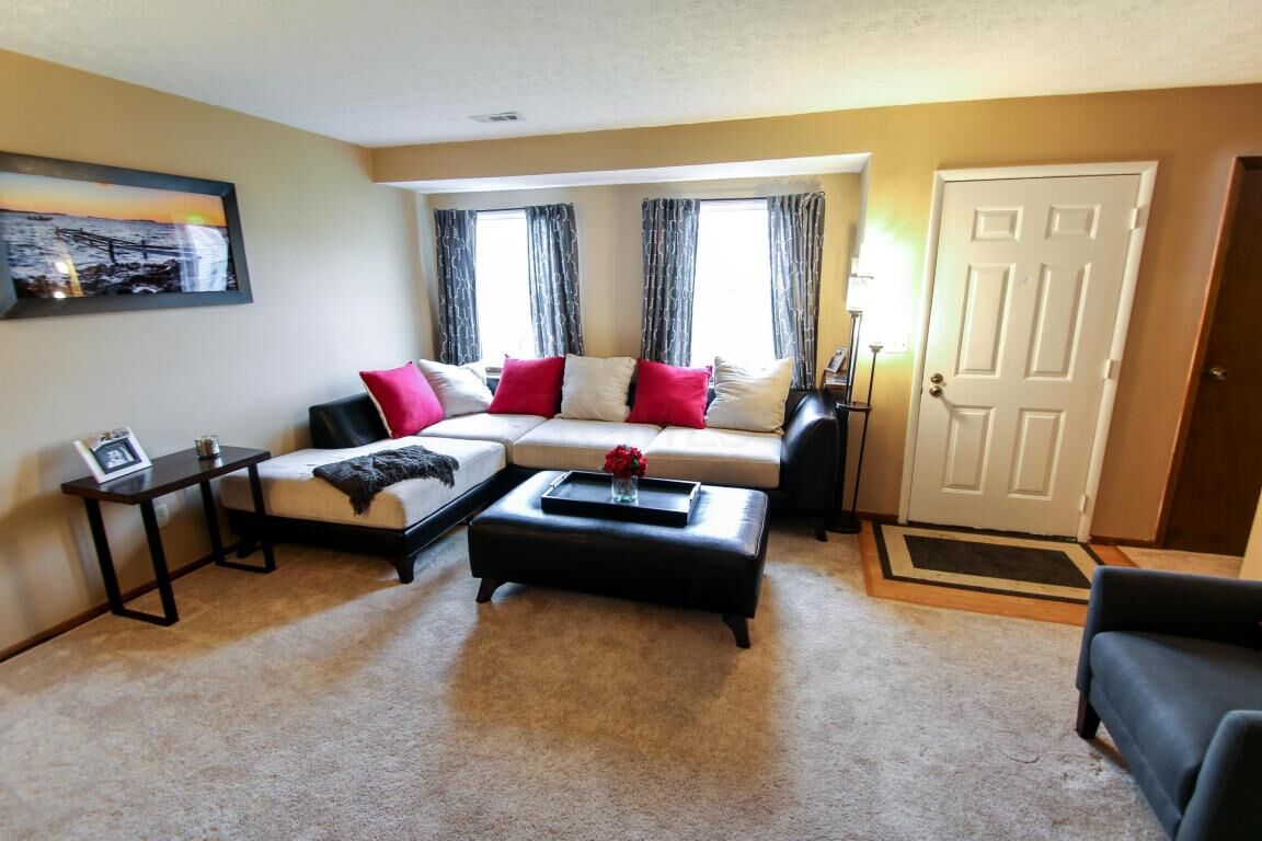 Property Photo:  1678 Park Row Drive  OH 43235