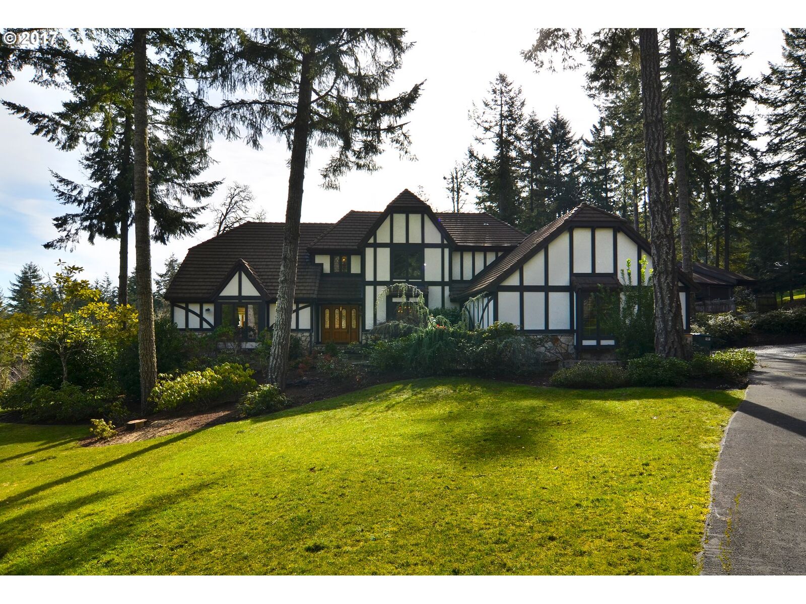 Property Photo:  85015 Appletree Dr  OR 97405 