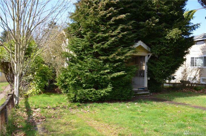 Property Photo:  6821 Ravenna Ave NE  WA 98115 