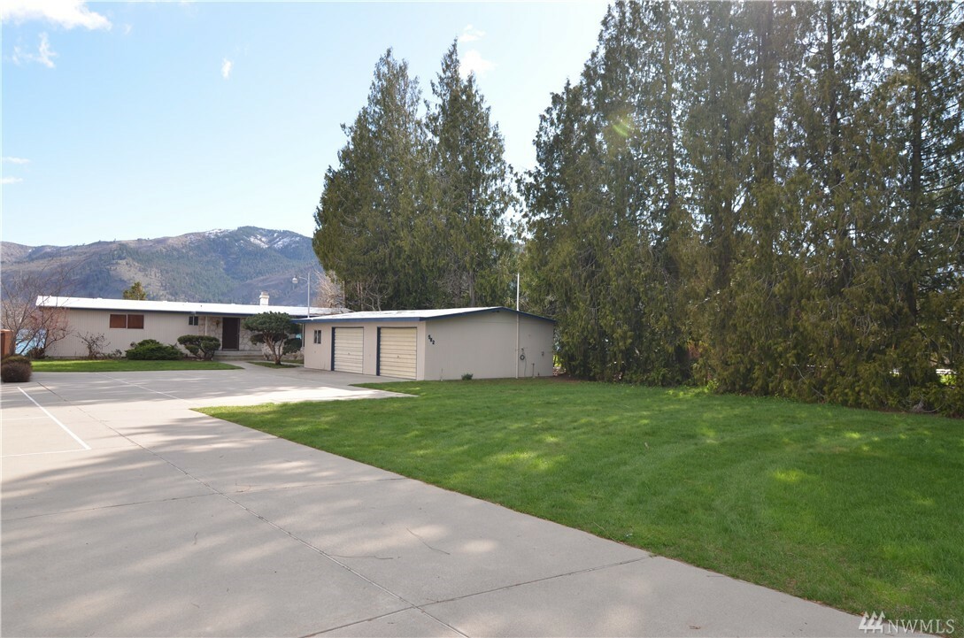 Property Photo:  582 Hyacinth Rd  WA 98831 