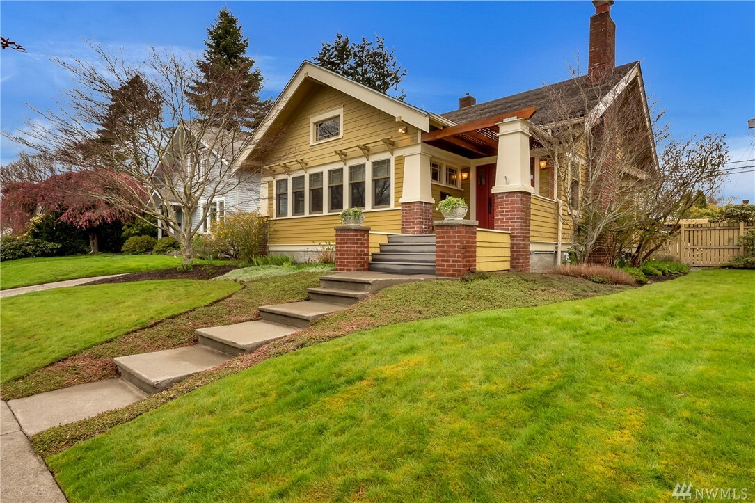 Property Photo:  2712 Ellis St  WA 98225 