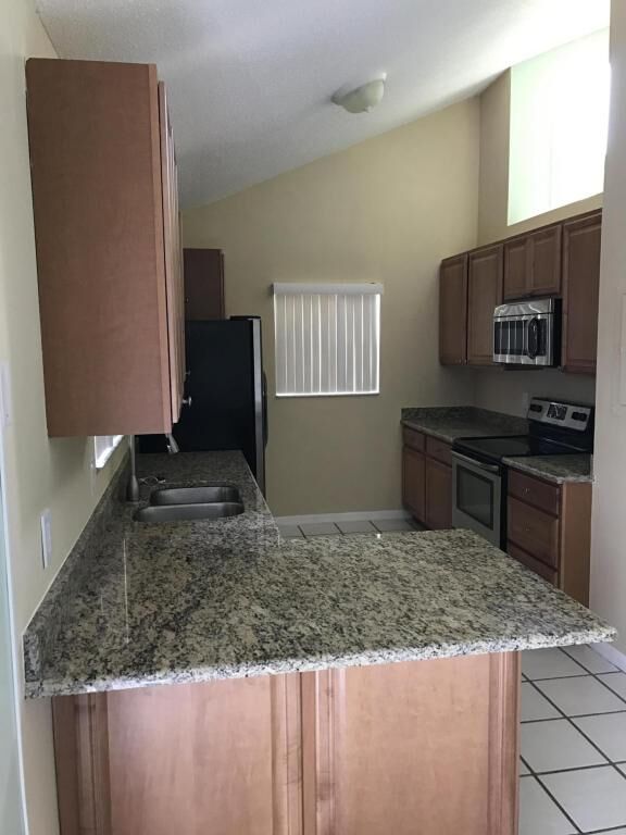 Property Photo:  72 Maplecrest Circle  FL 33458 