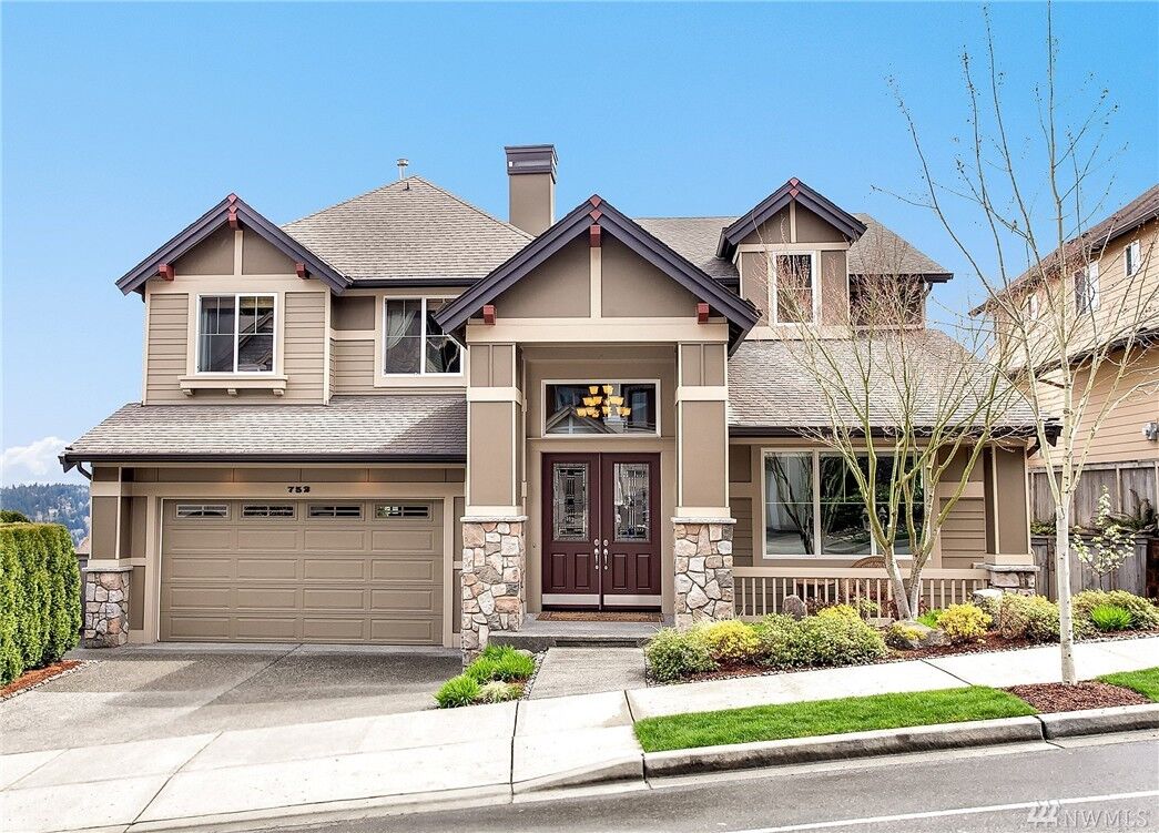 Property Photo: 752 Summerhill Ridge Dr NW WA 98027