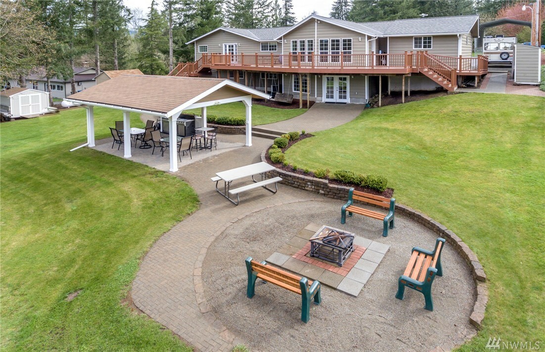 Property Photo:  20625 229th Ave SE  WA 98038 