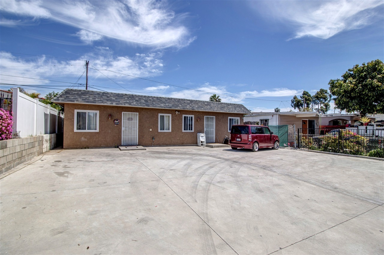 Property Photo: 431-433 Morrison CA 92102