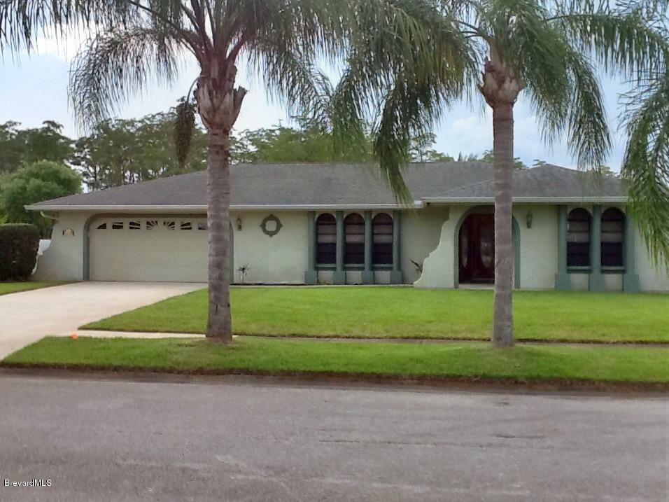 Property Photo:  1130 NE Fairway Court  FL 32905 