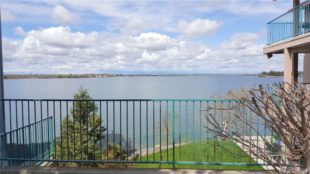 Property Photo:  2900 W Marina Dr 102  WA 98837 