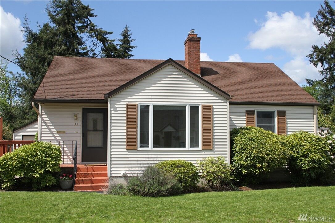 Property Photo: 121 K Street NE WA 98002