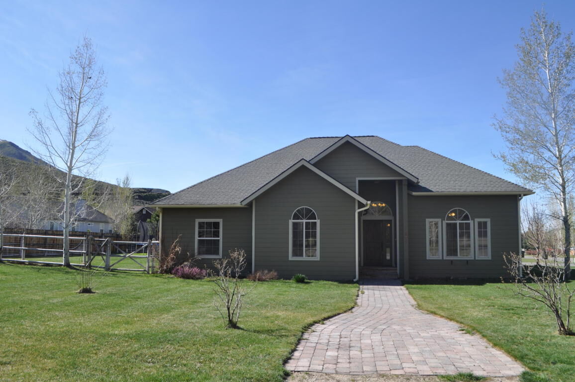 Property Photo: 211 Parkside Dr ID 83313