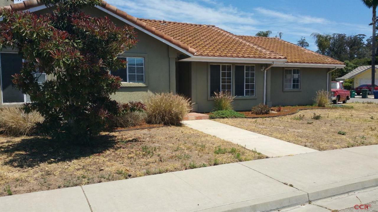 Property Photo:  520 Banyan Place  CA 93444 