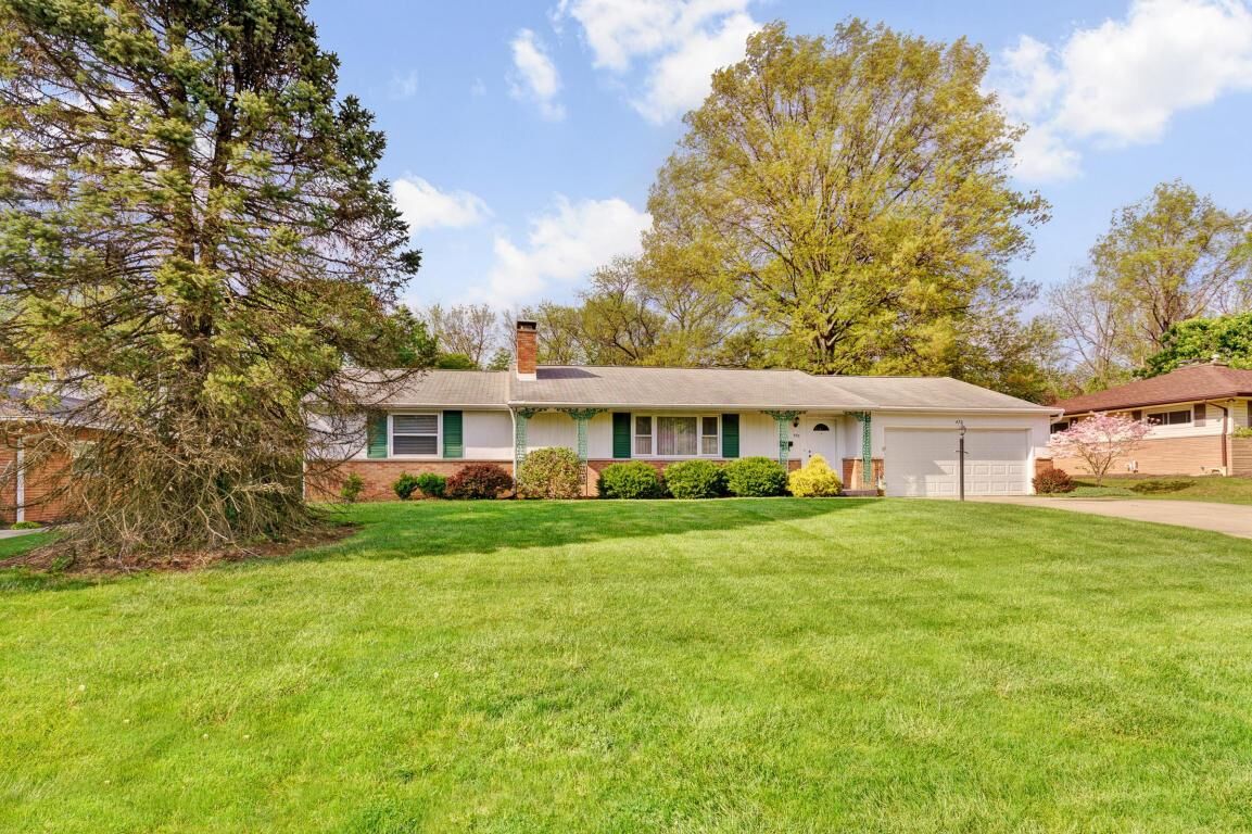 Property Photo: 470 E Schreyer Place OH 43214