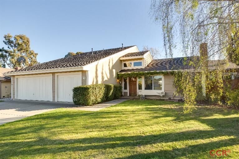 Property Photo:  1132 Village Knoll Court  CA 93455 