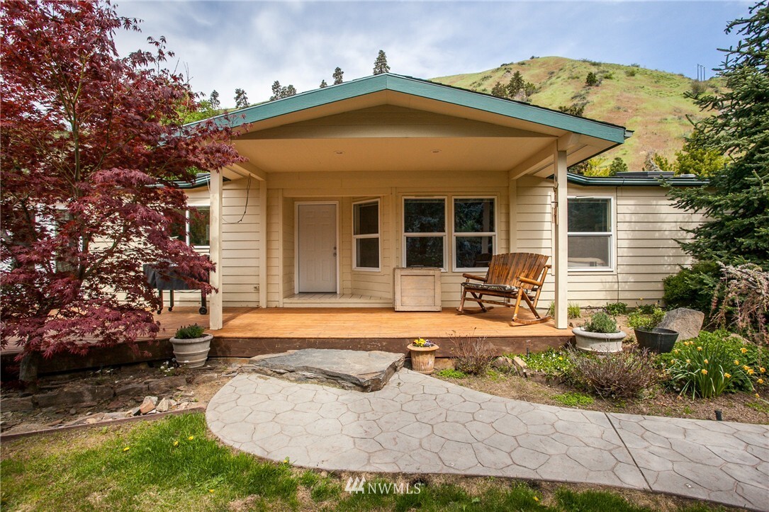 Property Photo: 6970 Olalla Canyon Road WA 98815