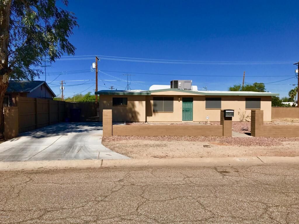 Property Photo:  902 S Mann Avenue  AZ 85710 
