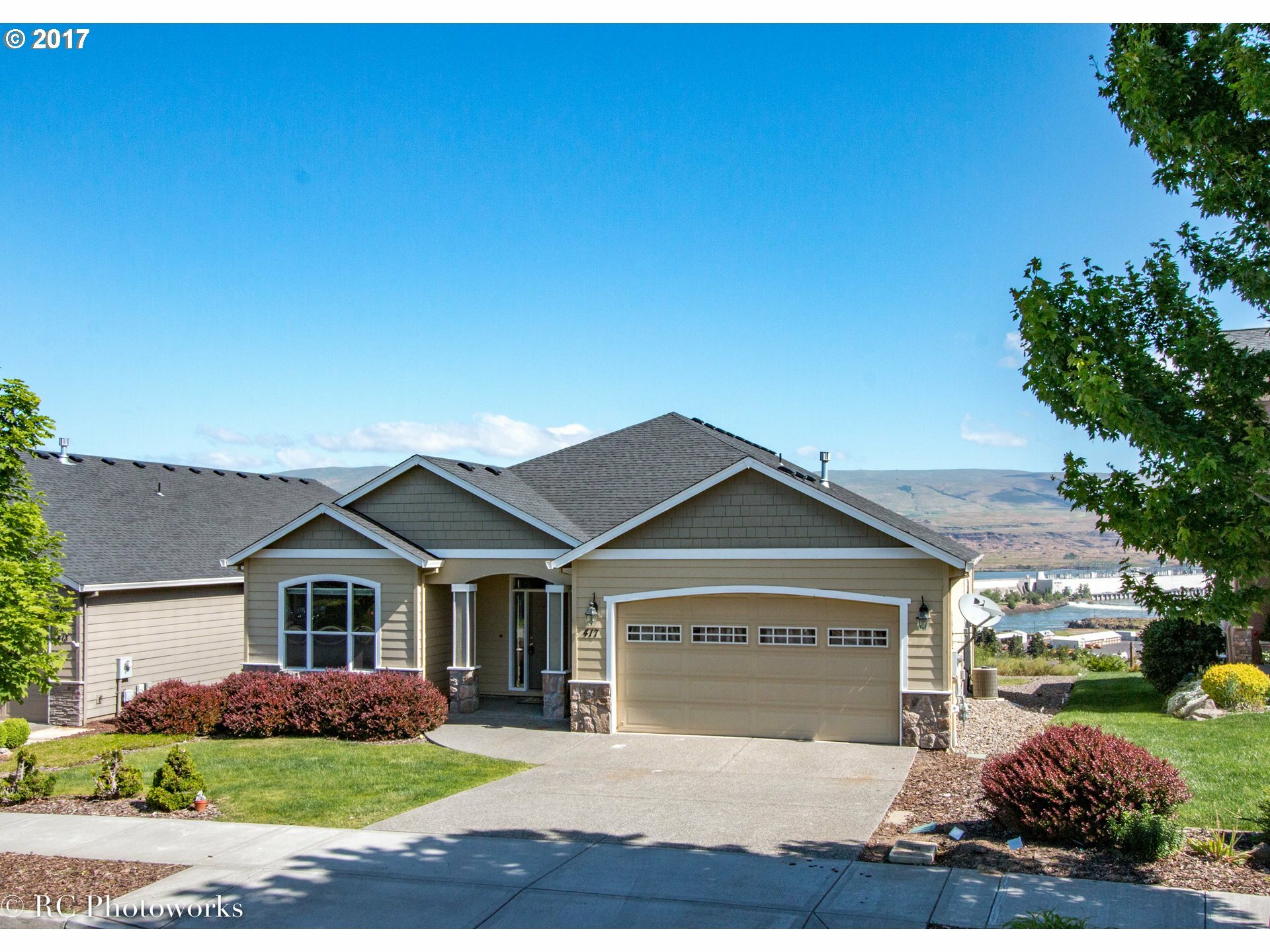 Property Photo: 417 Summit Ridge Dre OR 97058