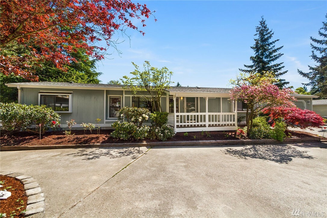 Property Photo: 17315 Woodcrest Dr NE WA 98011