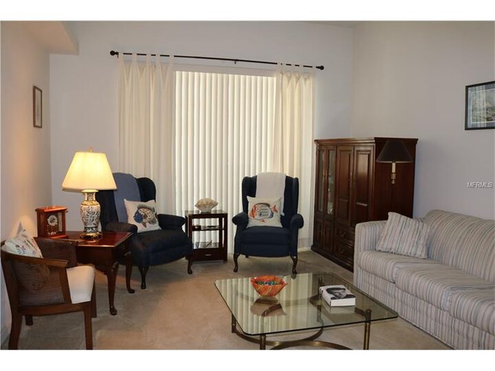 Property Photo:  3909 Valrico Grove Drive  FL 33594 