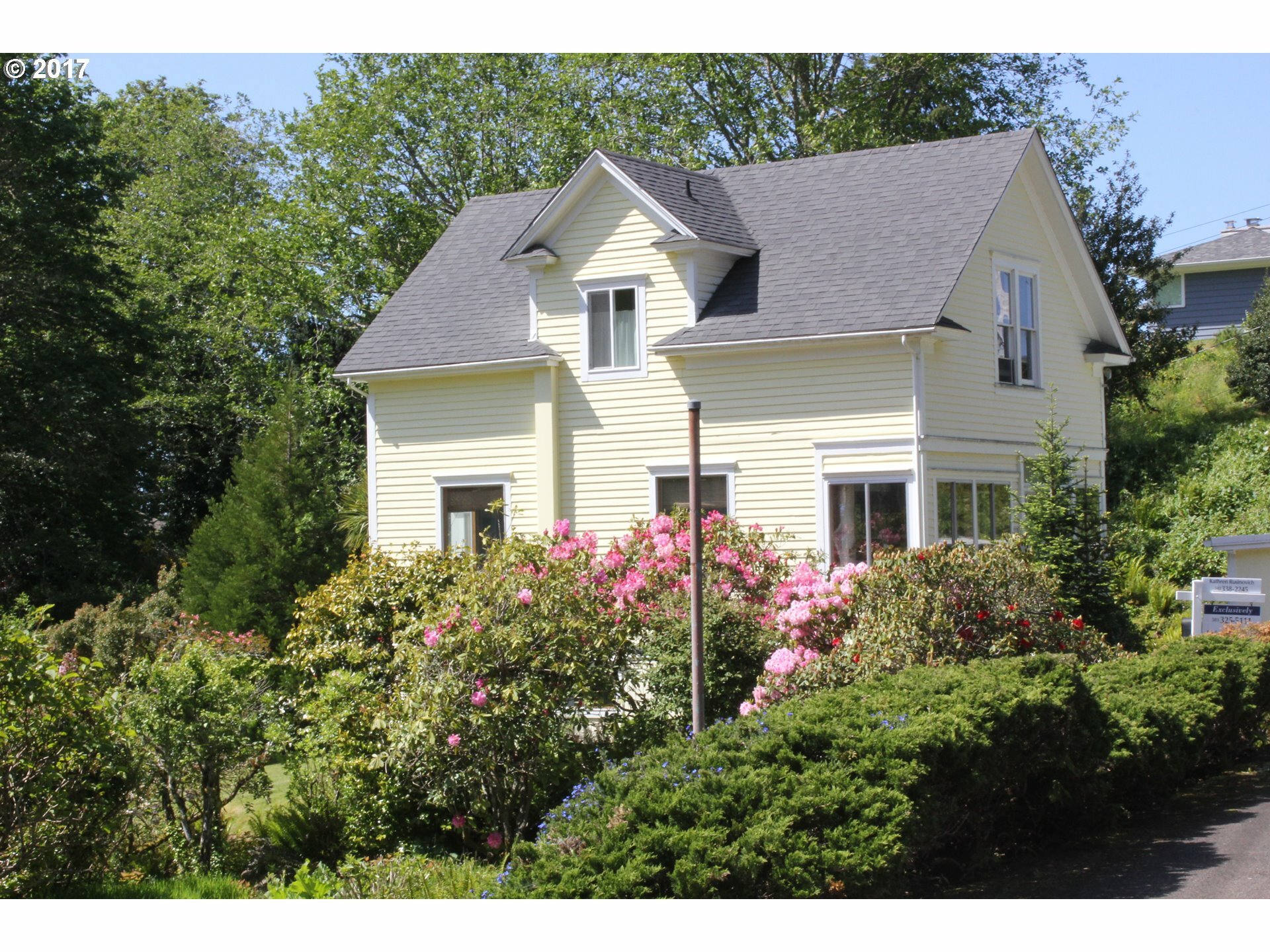 Property Photo: 513 40th St OR 97103