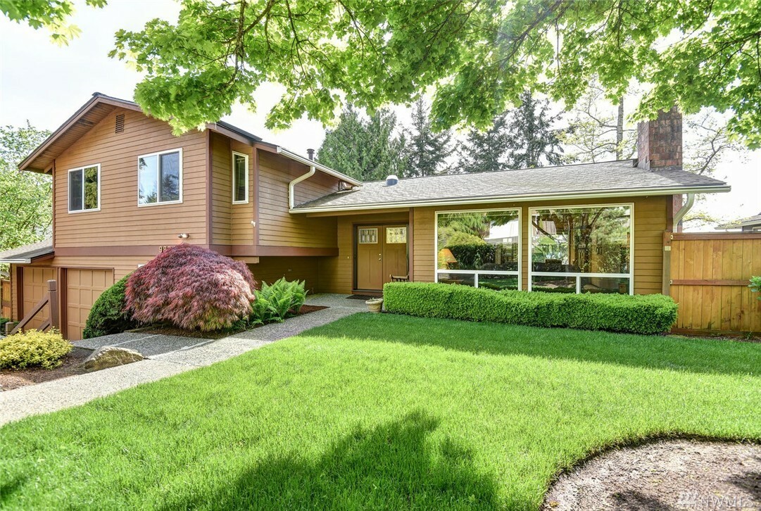 Property Photo: 9827 159th Place NE WA 98052