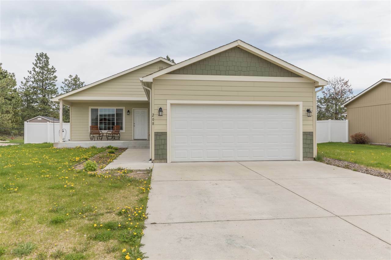 Property Photo: 208 N Helstrom WA 99006-6038