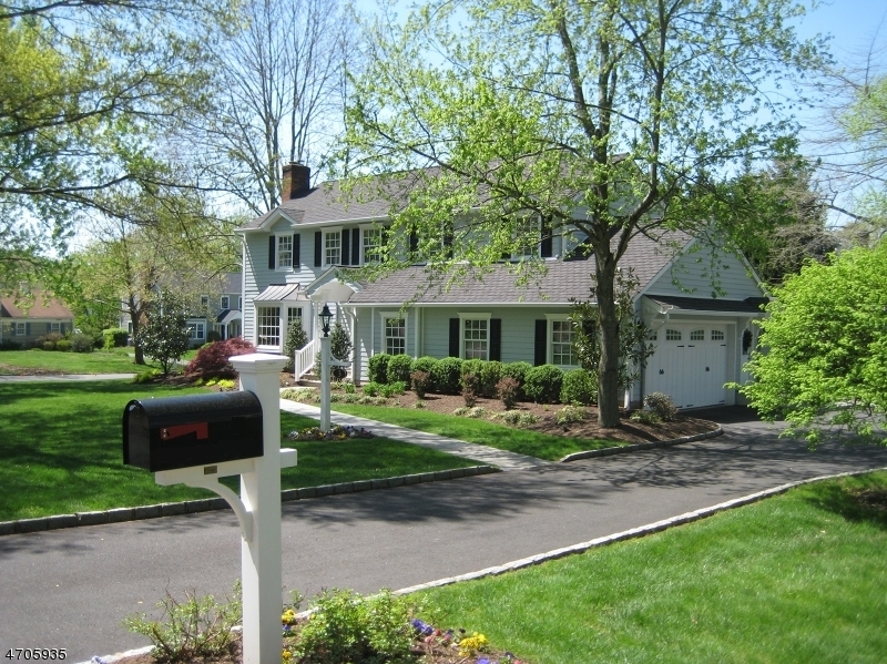 Property Photo:  3 Hampton Rd  NJ 07928 