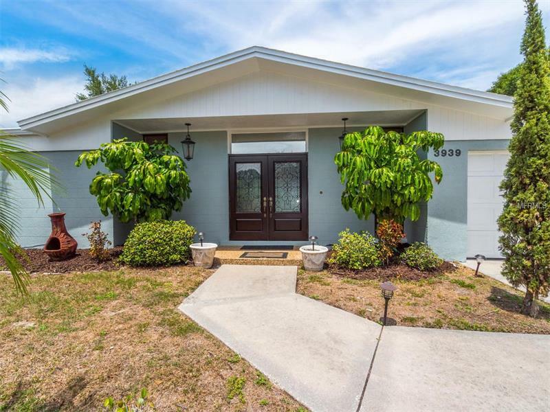 Property Photo:  3939 Pin Oaks Street  FL 34232 