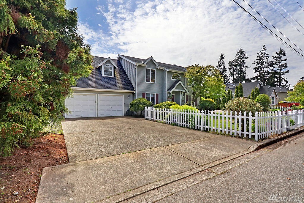 Property Photo:  830 14th St SW  WA 98020 