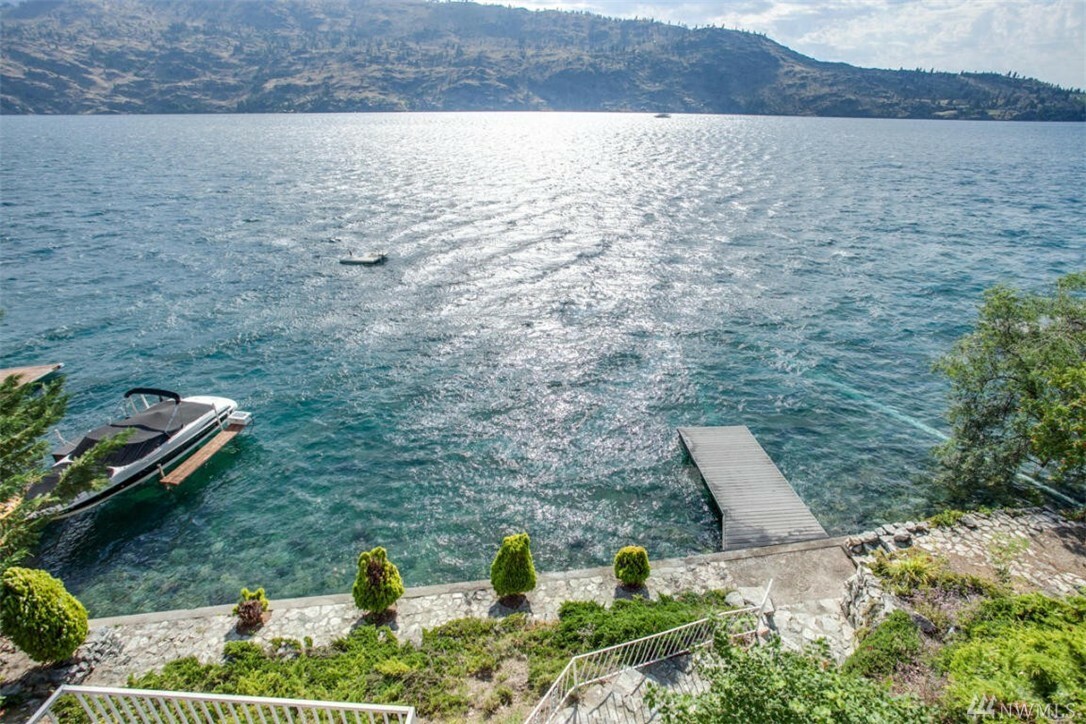 Property Photo: 15134 S Lakeshore Rd WA 98816
