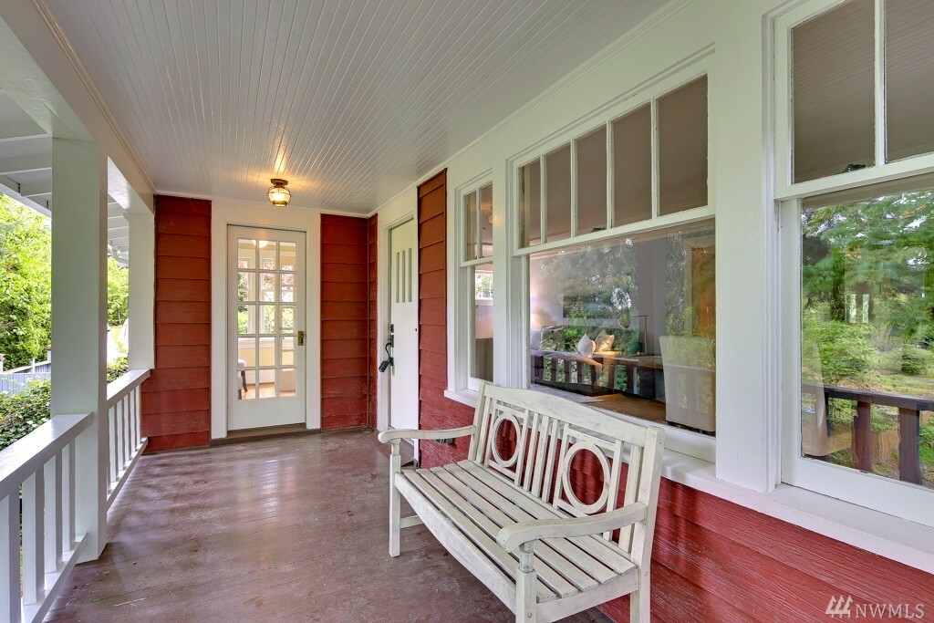 Property Photo: 7459 Gatewood Rd SW WA 98136