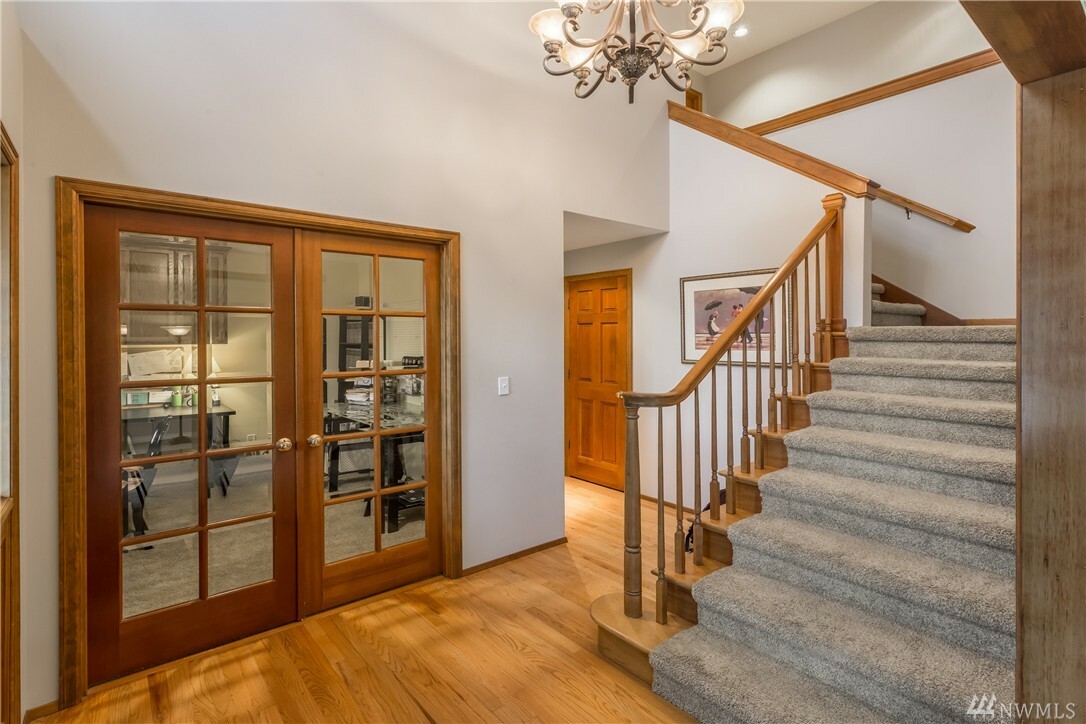 Property Photo: 6024 118th Ave SE WA 98006