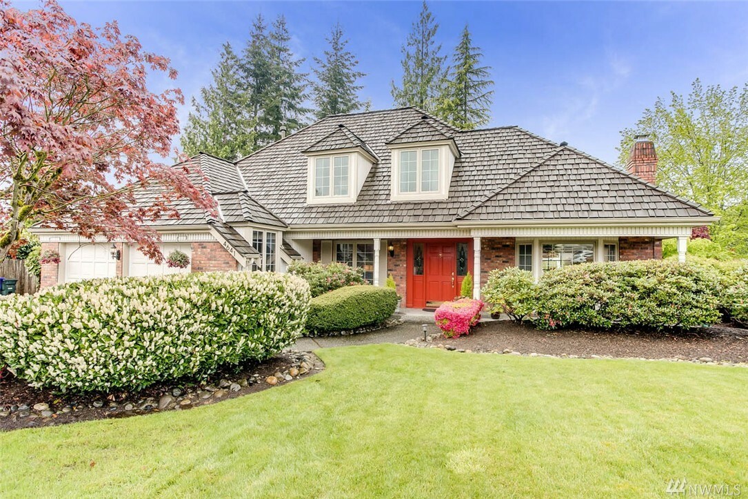 Property Photo: 4641 240th Ave SE WA 98029