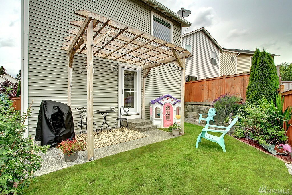 Property Photo:  2529 104th Dr SE  WA 98258 