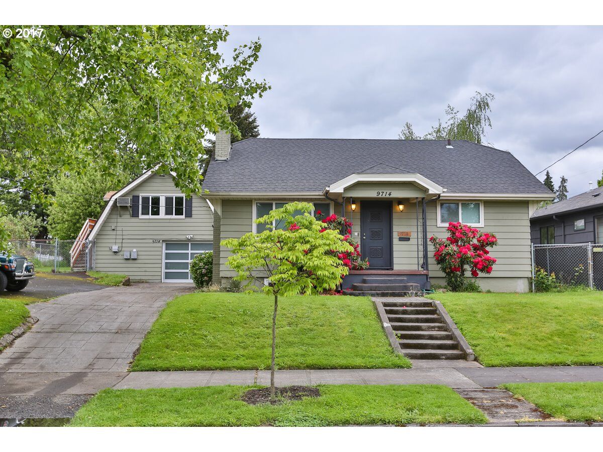 Property Photo:  9714 N Portsmouth Ave  OR 97203 