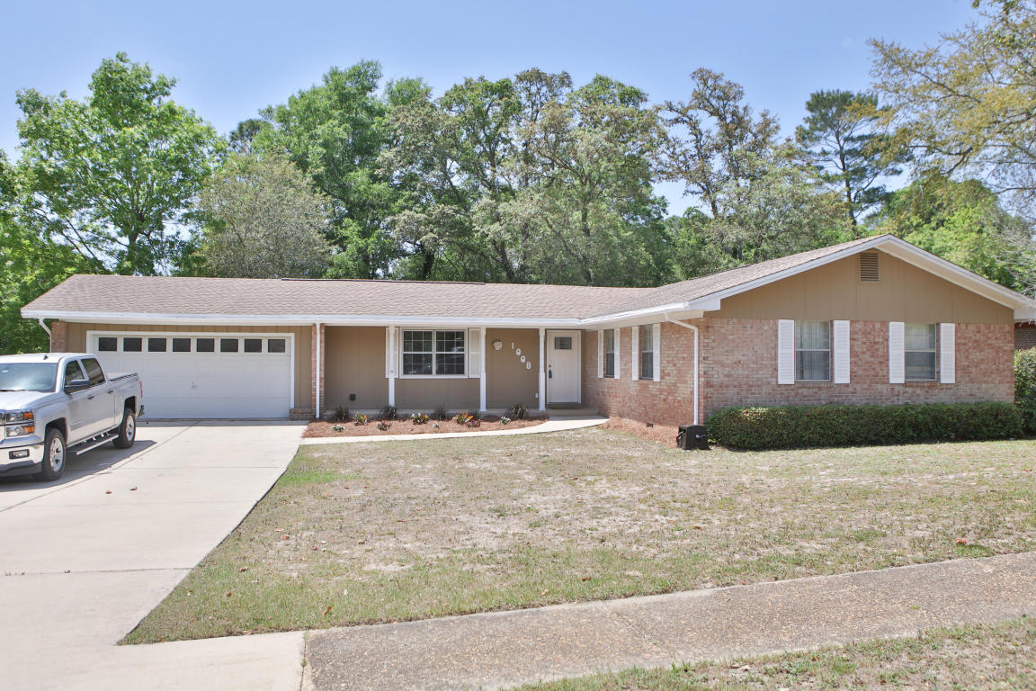 Property Photo:  1008 Pine Lake Drive  FL 32578 