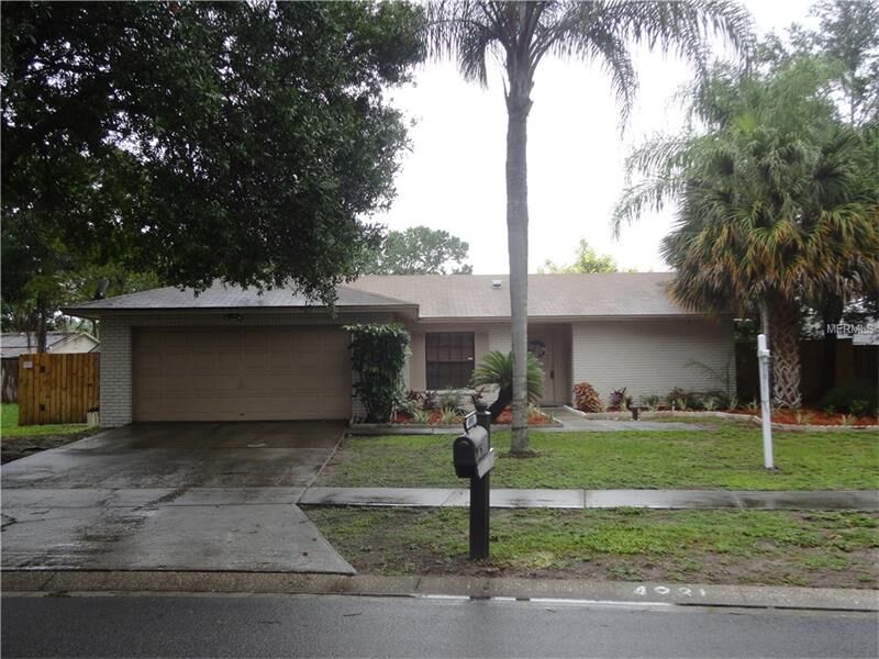 Property Photo: 4931 Pennsbury Drive FL 33624