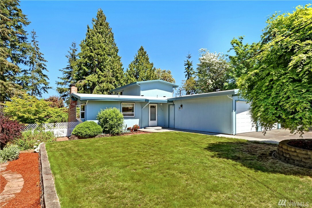 Property Photo:  7123 188th Place SW  WA 98036 