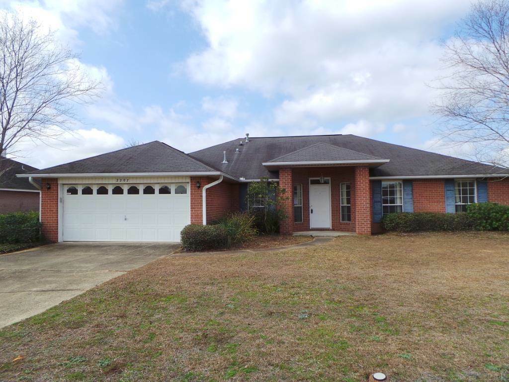 Property Photo:  2207 Blue Lake Dr  FL 32506 