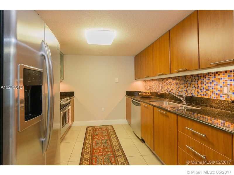 Property Photo: 1800 N Bayshore Dr 815 FL 33132