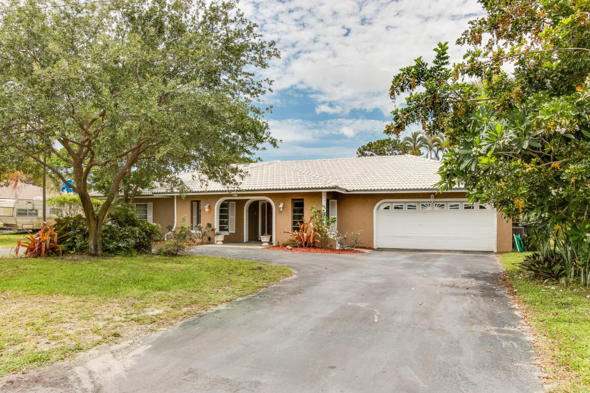 Property Photo:  3604 Sherwood Boulevard  FL 33445