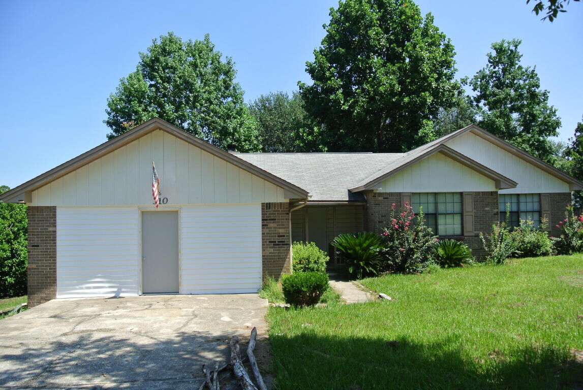 Property Photo:  310 Ray Avenue  FL 32536 