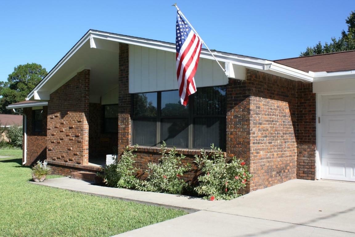 Property Photo: 30 Magnolia Avenue FL 32579