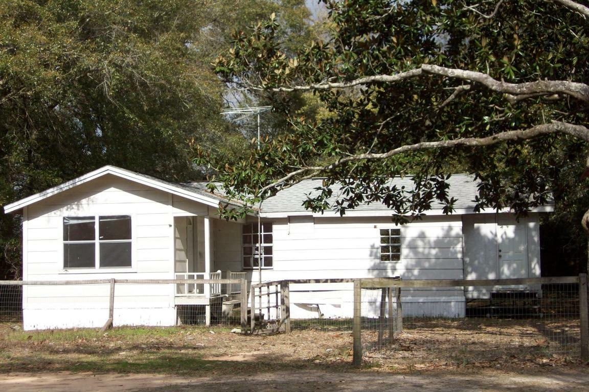 Property Photo:  591 S Brett Street  FL 32539 